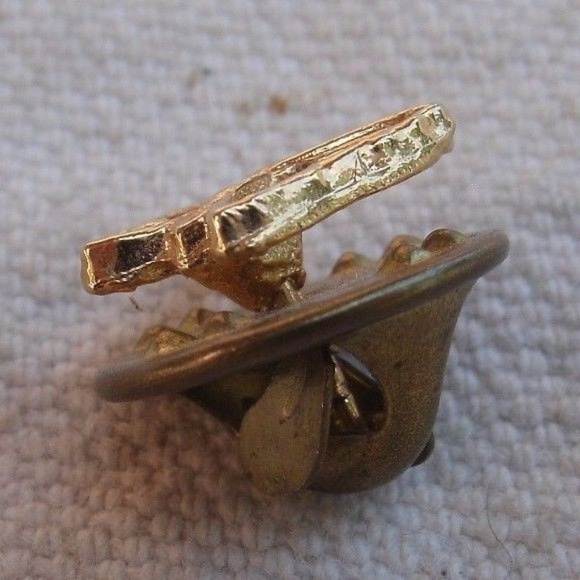 Vintage Goldtone Butterfly Tie Tack Lapel Pin - Picture 4 of 8